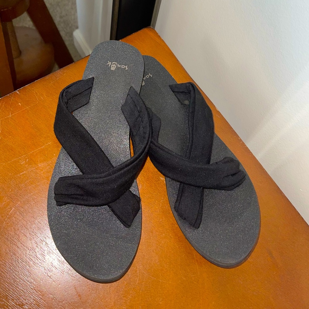 Women’s Black Sanuks